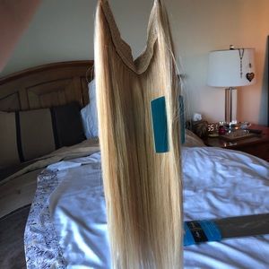 Halo hair extensions honey blonde 16”
